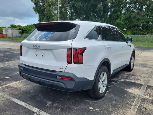 Used 2023 Kia Sorento LX AWD/4WD image 5