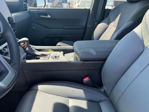 Used 2025 Lexus GX 550 image 9