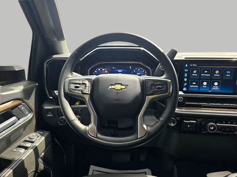 Used 2025 Chevrolet Silverado 2500 LT AWD/4WD image 14