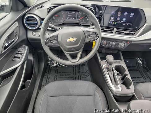 New 2026 Chevrolet Trax LS w/ LS Convenience Package FWD image 10