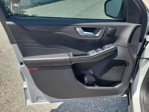 Certified 2025 Ford Escape SE w/ PHEV Premium Package FWD image 20