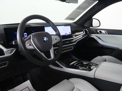 Certified 2025 BMW X7 xDrive40i w/ Premium Package AWD/4WD image 12