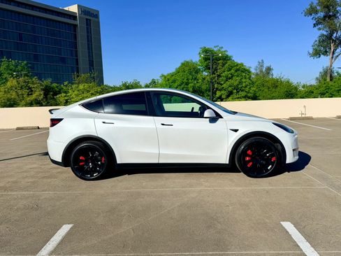 Used 2022 Tesla Model Y Long Range AWD/4WD image 4