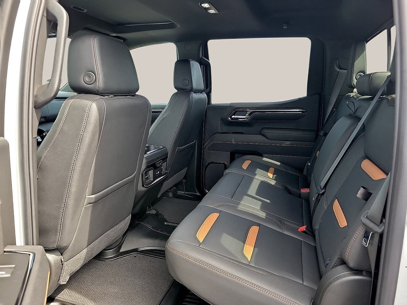 Used 2025 GMC Sierra 1500 AT4 w/ AT4 Premium Package AWD/4WD image 9