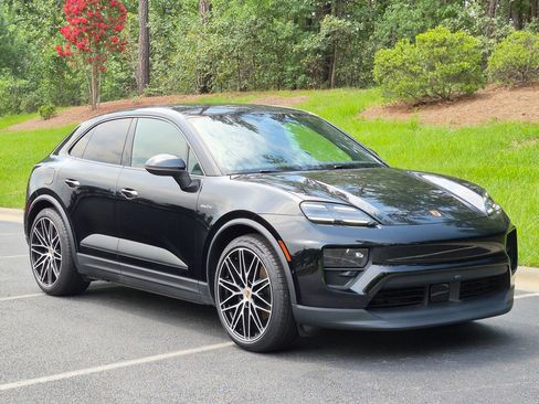 Used 2025 Porsche Macan 4 Electric AWD/4WD image 33