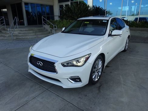Used 2018 INFINITI Q50 Luxe w/ Essential Package (3.0T Luxe) RWD image 3