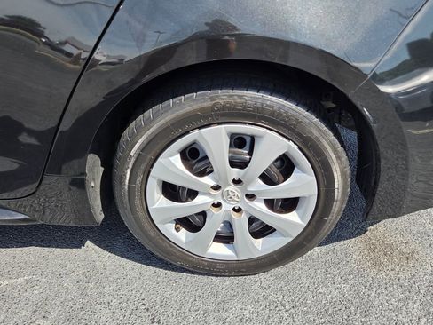Used 2022 Toyota Corolla LE FWD image 12