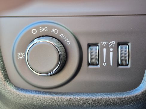 New 2025 Jeep Grand Cherokee Altitude image 15