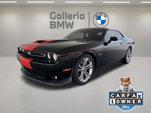 Used 2022 Dodge Challenger R/T RWD image 1