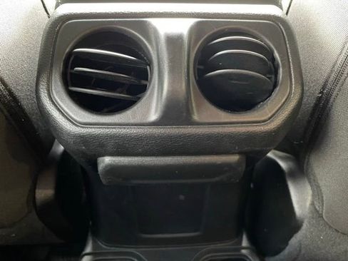 Used 2022 Jeep Wrangler Unlimited Sport AWD/4WD image 25