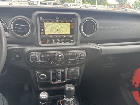 Used 2023 Jeep Wrangler Unlimited Sahara w/ Cold Weather Group AWD/4WD image 17