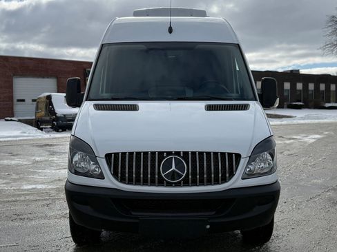 Used 2013 Freightliner Sprinter 2500 image 2