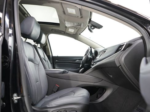 Used 2020 Buick Enclave Essence w/ Sound and Sites Package AWD/4WD image 11