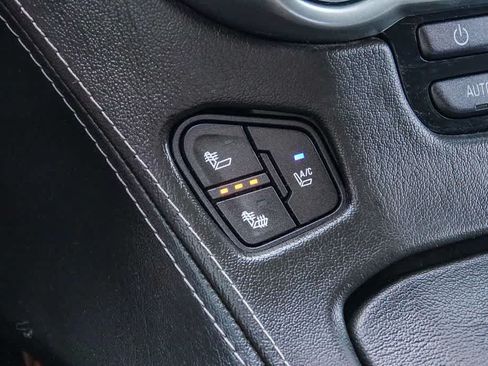 Used 2015 Chevrolet Tahoe LTZ RWD image 23