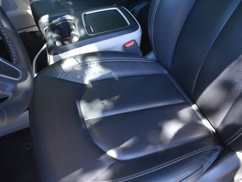 Used 2024 Chrysler Pacifica Touring-L FWD image 10