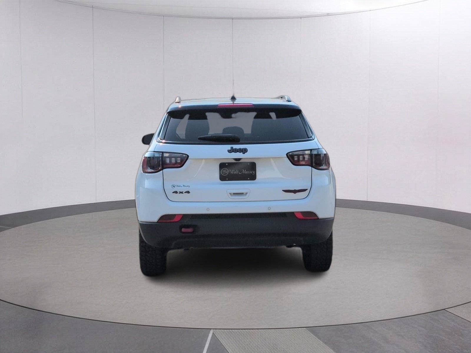 Used 2025 Jeep Compass Trailhawk AWD/4WD image 4