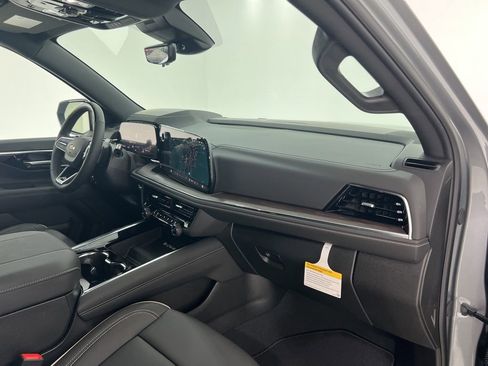 New 2026 Chevrolet Suburban Premier image 28