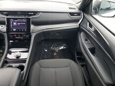 Certified 2025 Jeep Grand Cherokee Laredo X w/ Luxury Tech Group I image 22