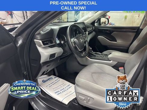 Used 2022 Toyota Highlander LE AWD/4WD image 6