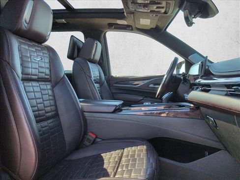 Used 2023 Cadillac Escalade ESV Sport Platinum w/ LPO, ONYX Package AWD/4WD image 26