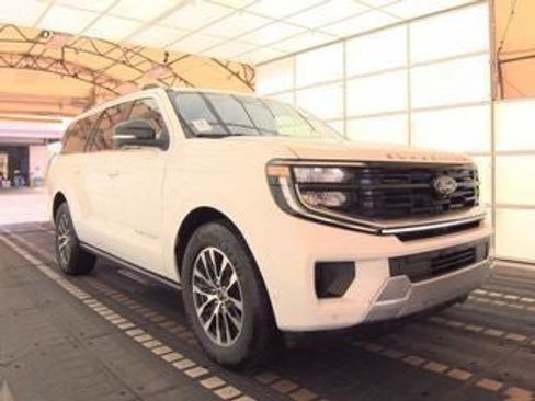 Used 2025 Ford Expedition Max Platinum AWD/4WD image 7