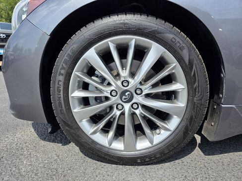 Used 2019 INFINITI Q50 Luxe w/ Essential Package (3.0T Luxe) AWD/4WD image 18