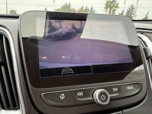 Used 2021 Chevrolet Malibu LT image 16