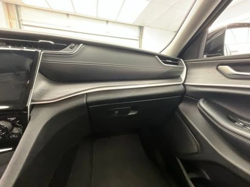 Used 2023 Jeep Grand Cherokee Limited AWD/4WD image 11