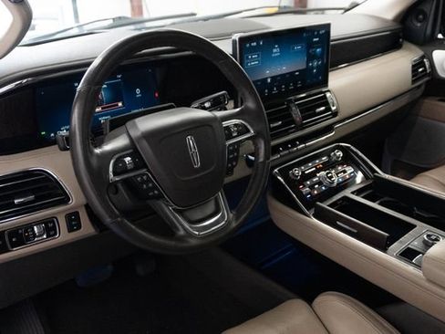 Used 2023 Lincoln Navigator L Reserve AWD/4WD image 3
