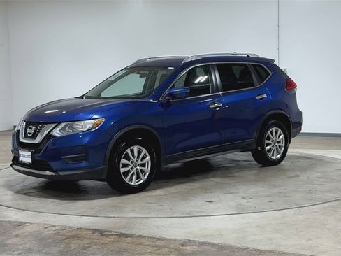 Used 2017 Nissan Rogue SV w/ SV Premium Package image 4