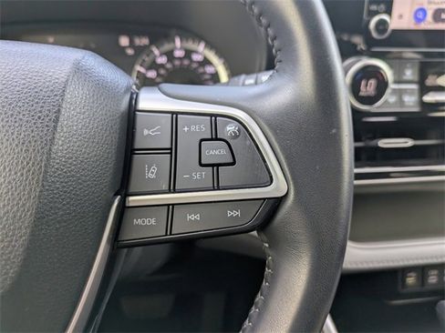 Used 2023 Toyota Highlander LE image 28
