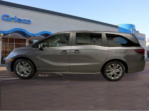 New 2026 Honda Odyssey Touring image 2