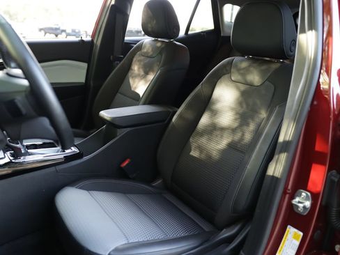 Used 2025 Chevrolet Trax LT w/ LT Convenience Package FWD image 20