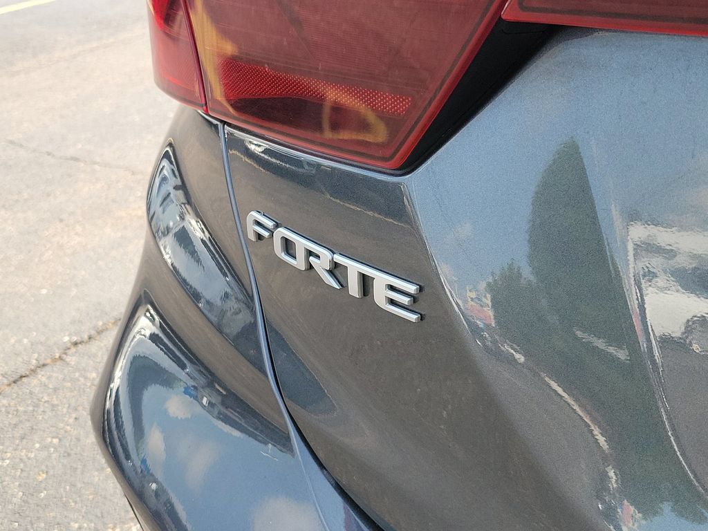Used 2023 Kia Forte LXS FWD image 9