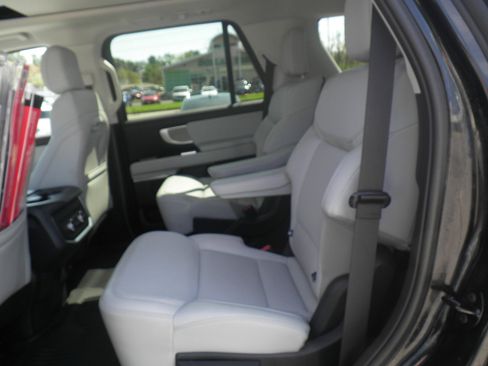 Certified 2025 Ford Expedition Platinum image 19