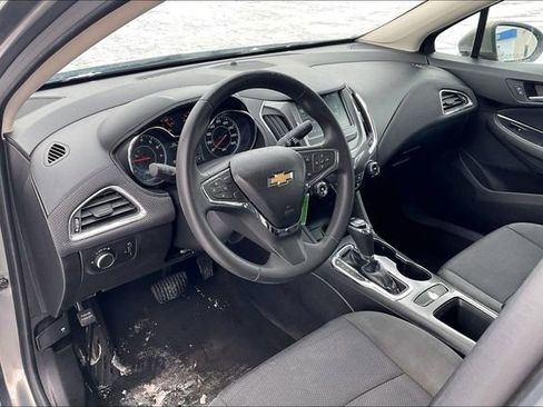 Used 2017 Chevrolet Cruze LT image 14