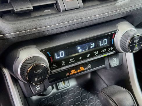 Used 2024 Toyota RAV4 XLE FWD image 16