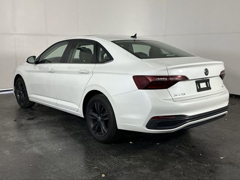 Used 2024 Volkswagen Jetta SE w/ Panoramic Sunroof Package image 6