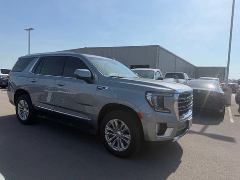 Used 2023 GMC Yukon SLT w/ SLT Premium Package AWD/4WD image 2