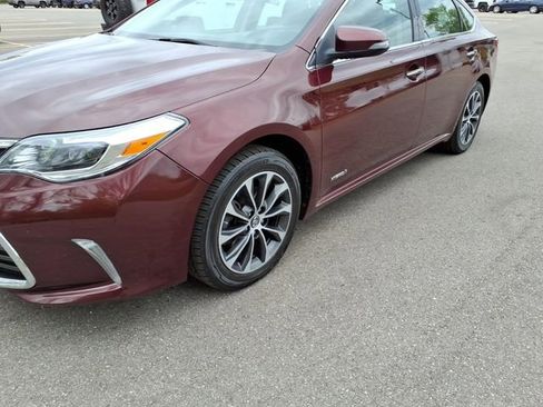 Used 2017 Toyota Avalon XLE Premium w/ All Weather Liner Package FWD image 4