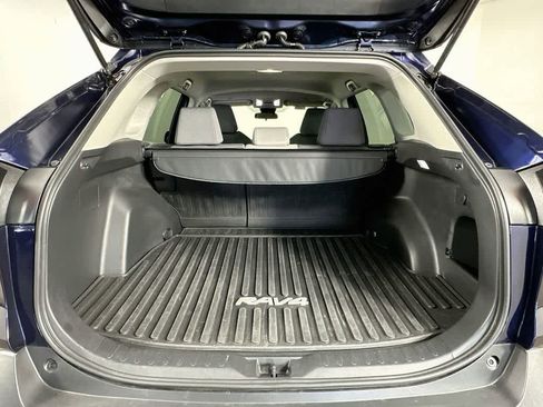 Used 2025 Toyota RAV4 XLE FWD image 21