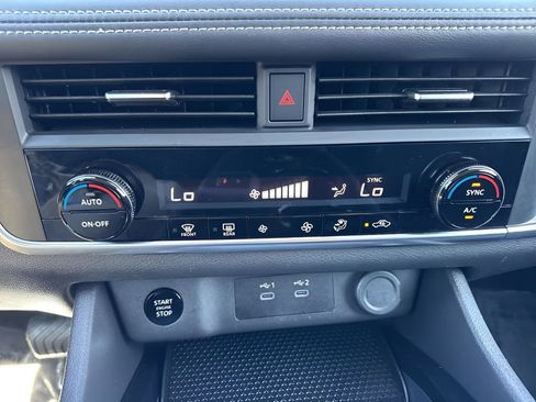 Used 2024 Nissan Rogue SV image 18