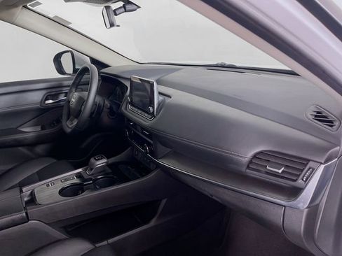 Used 2025 Nissan Rogue SV w/ SV Premium Package FWD image 30