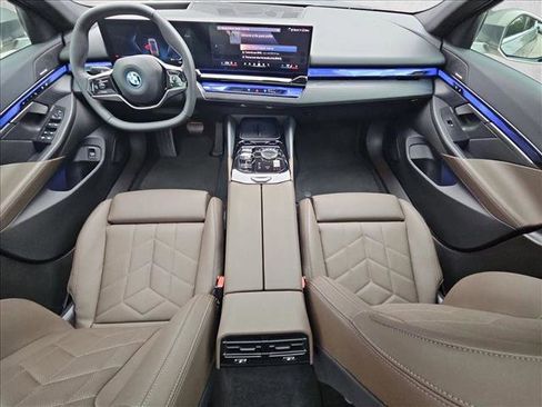 Used 2024 BMW i5 eDrive40i w/ Executive Package RWD image 18