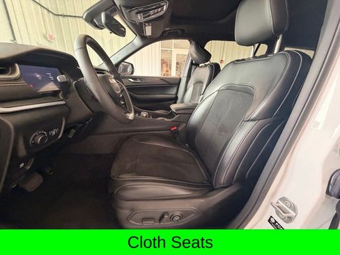 Used 2024 Jeep Grand Cherokee L Altitude AWD/4WD image 14