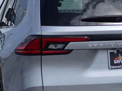 Used 2025 Toyota Grand Highlander FWD image 27