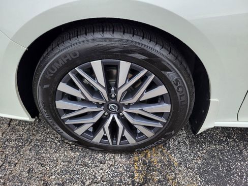 Used 2023 Nissan Altima 2.5 SV FWD image 17