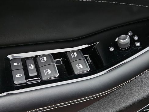 Used 2023 Jeep Grand Cherokee Overland image 17