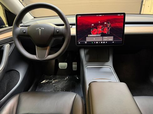 Used 2023 Tesla Model Y Performance image 4
