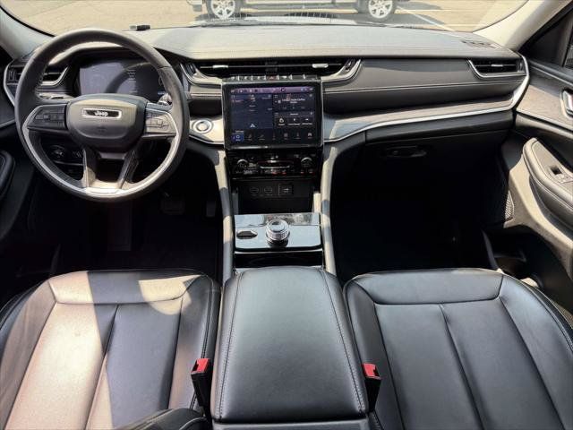 Used 2023 Jeep Grand Cherokee L Limited AWD/4WD image 16